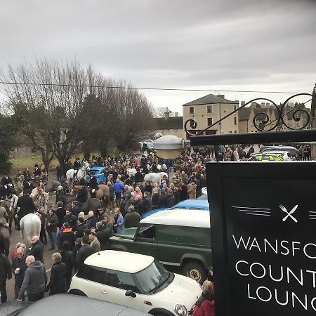 Wansford Country Lounge B&B エクステリア 写真