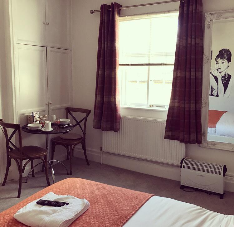 Wansford Country Lounge B&B エクステリア 写真