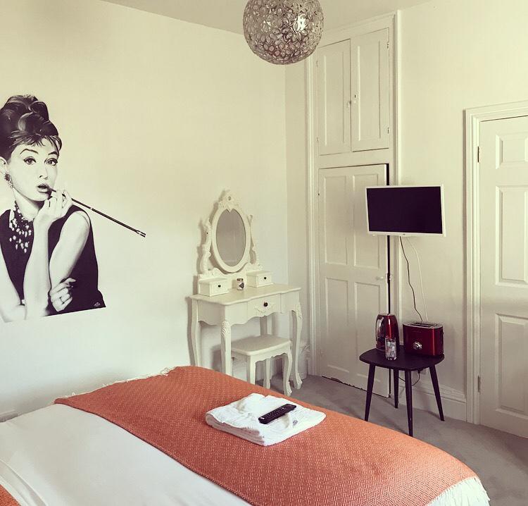 Wansford Country Lounge B&B エクステリア 写真