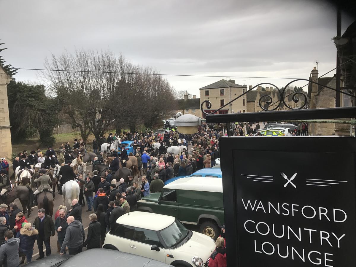 Wansford Country Lounge B&B エクステリア 写真